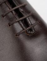 Detaliu-Siret-Piele-Pantofi-One-Cut-Maro-1-1-
