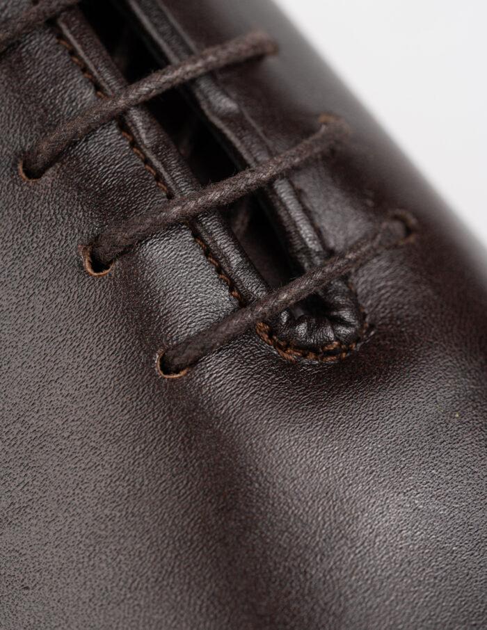 Detaliu-Siret-Piele-Pantofi-One-Cut-Maro-1-1-