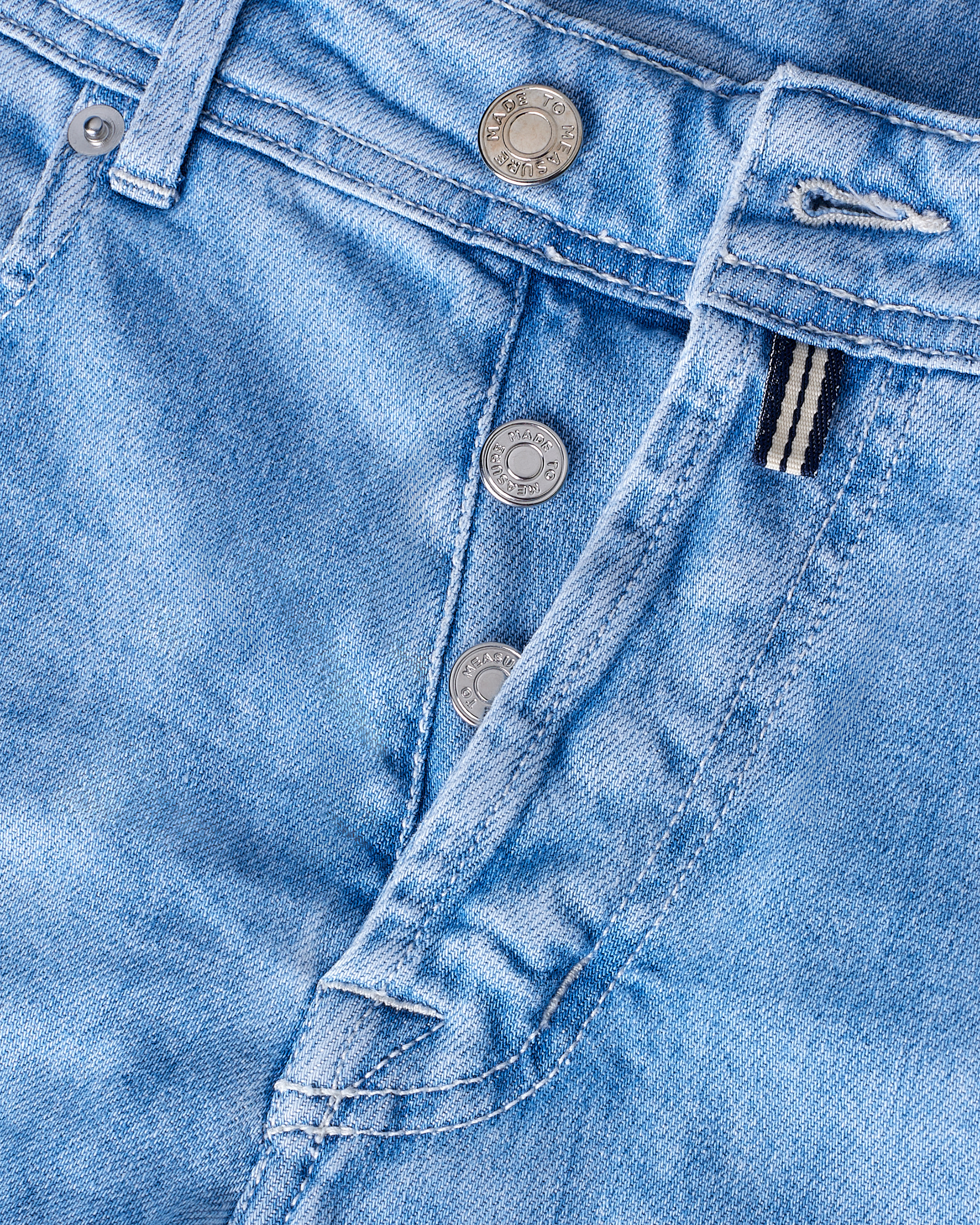Jeans bleu din denim Candiani cu nasturi metalici argintii din colectia de jeans premium pentru barbati Pileati de la Gentlemen's Boutique