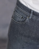 Detaliu buzunar jeans gri pentru barbati din colectia de blugi de la Gentlemen's Boutique