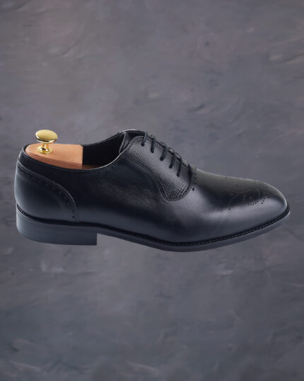 Pantofi din piele pentru barbati model Brogue din colectia de incaltaminte din piele naturala pentru barbati