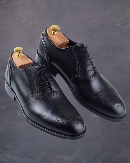 Pantofi din piele pentru barbati model brogue cu sireturi si talpa de tunit