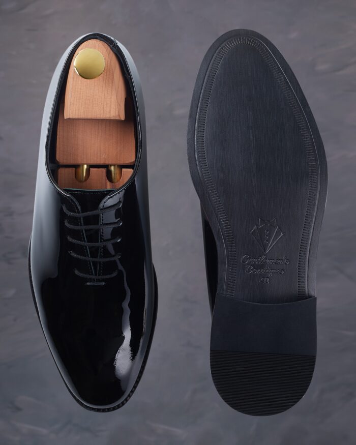 Pantofi din piele neagra lacuita pentru ceremonie cu talpa de tunit