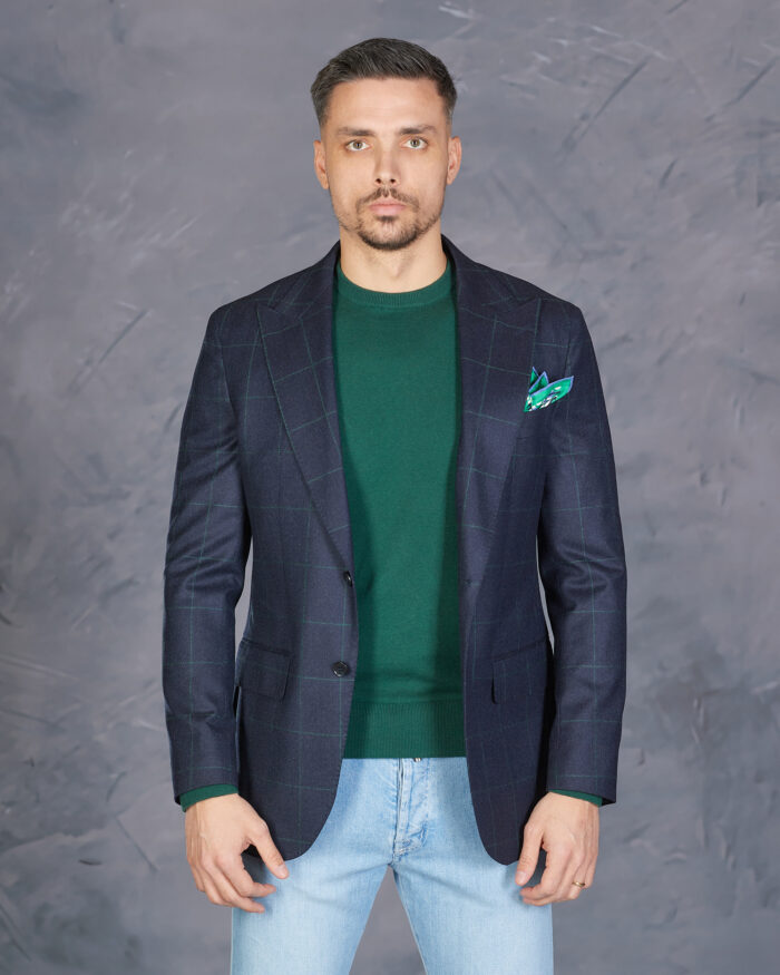 Jeans bleu pentru barbati combinati cu sacou business in carouri verzi