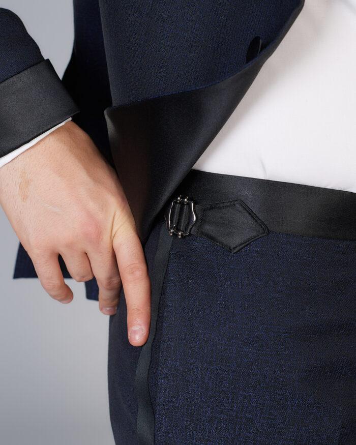 Pantaloni-De-Ceremonie-Albastri-Cu-Betelie-Imbracata-In-Matase-Si-Sistem-De-Ajustare-Laterala-Si-Vipusca-Banda-Laterala-Din-Matase-